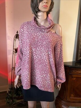Terra & Sky Pink Leopard Print Cold-Shoulder Cowl Neck Top